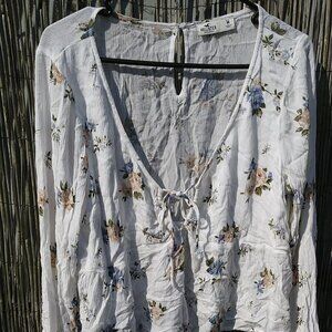 Hollister White Floral Blouse - M